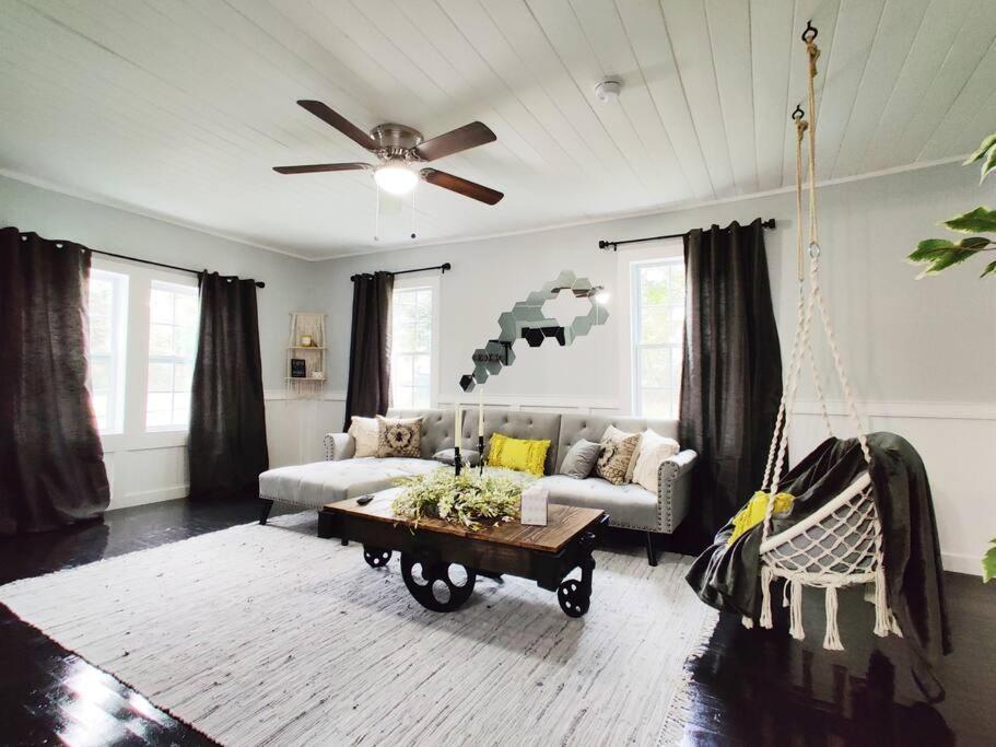 Honeycomb Gem, Beautifully Designed & Near Downtown Thomasville Luaran gambar
