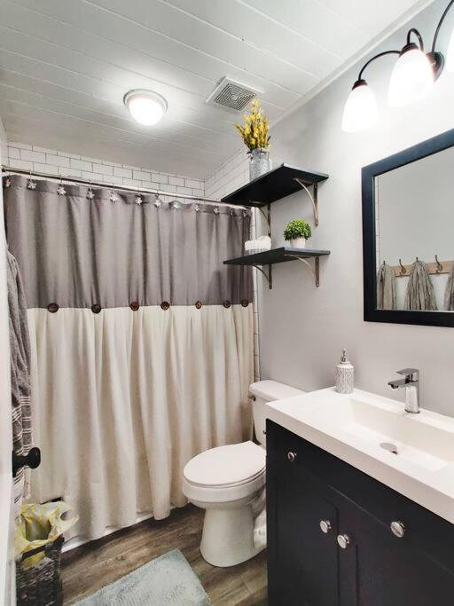 Honeycomb Gem, Beautifully Designed & Near Downtown Thomasville Luaran gambar