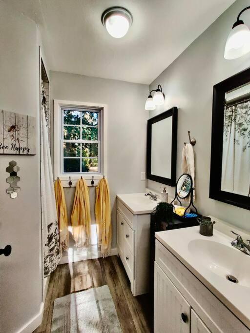 Honeycomb Gem, Beautifully Designed & Near Downtown Thomasville Luaran gambar