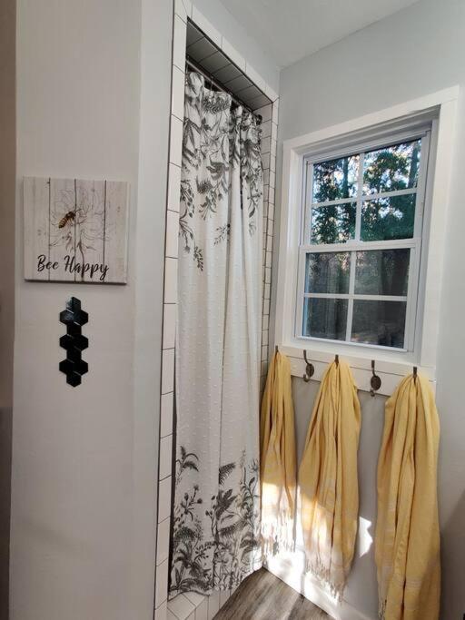 Honeycomb Gem, Beautifully Designed & Near Downtown Thomasville Luaran gambar