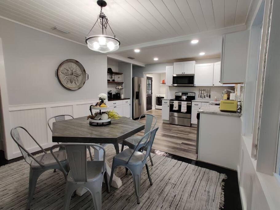 Honeycomb Gem, Beautifully Designed & Near Downtown Thomasville Luaran gambar